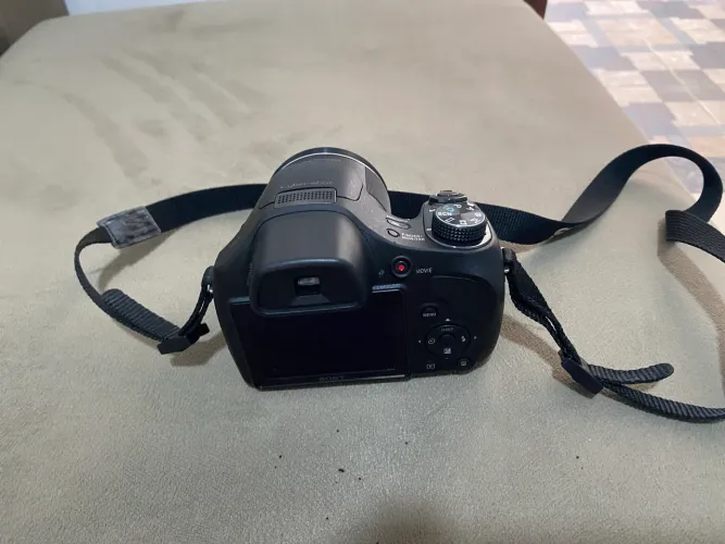 Câmera Sony Cyber Shot DSC H400