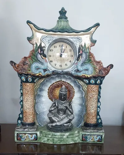Relógio De Mesa Porcelana Tasca Com Decoração De Dragõe E Budas 