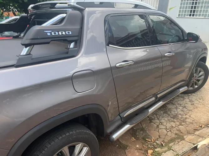 Fiat Toro completa a diesel 