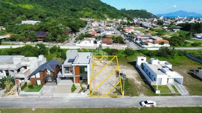 Terreno em condomínio fechado em Bombinhas SC