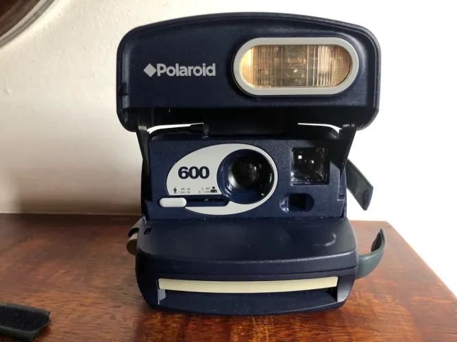 Polaroid 600 Instant Camera