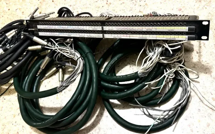 Patchbay Switchcraft Switchcraft TTP96ASFNX 96 pontos TT com solda Lug E/S com multicabos
