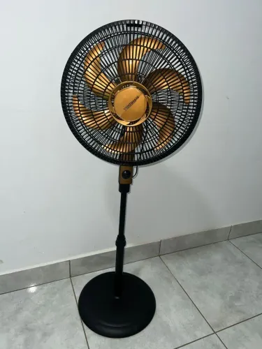 Ventilador com pés