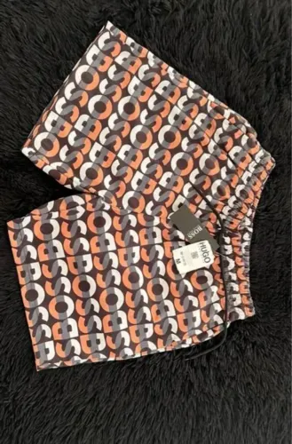 Bermuda original BOSS 70 reais  M