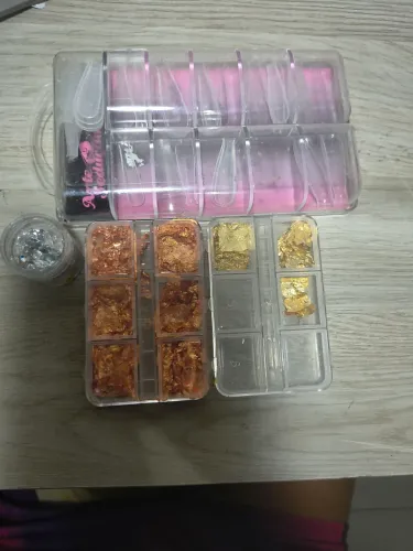 Folha de ouro e tips para unha de gel