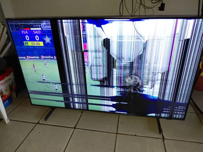 Tv Samsung 55 com tela trincada 