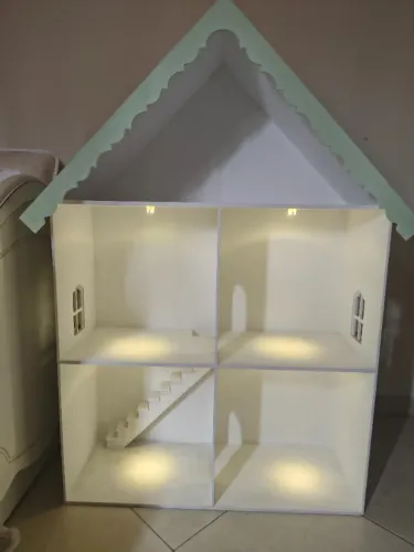 Estante de casinha em mdf