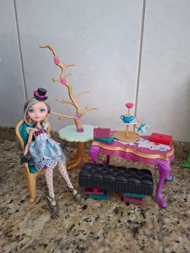 Boneca Ever After High Maddie Leia Descrição 