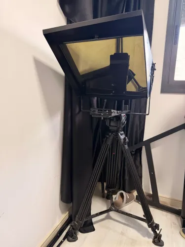 Teleprompter profissional com pedestal  
