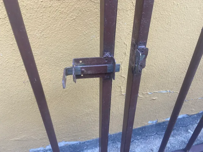 Vendo Portão de ferro