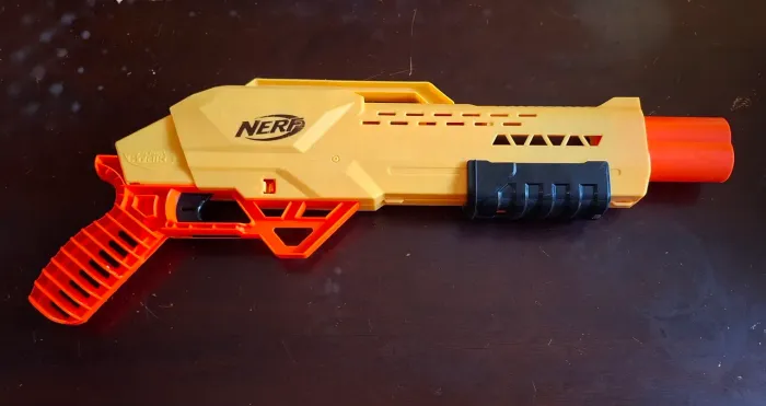 Lançador de dardos Nerf Alpha Strike Tiger DB-2 com dardos