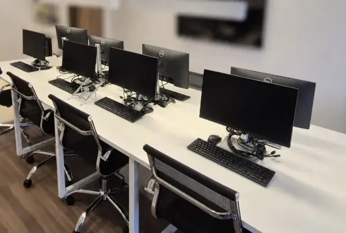 Monitores DELL - linha escritório.