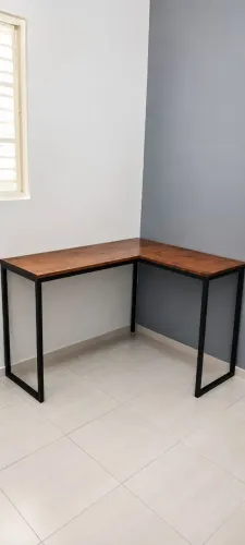 Mesa em L para escritório/home office no estilo industrial feito sob medida.