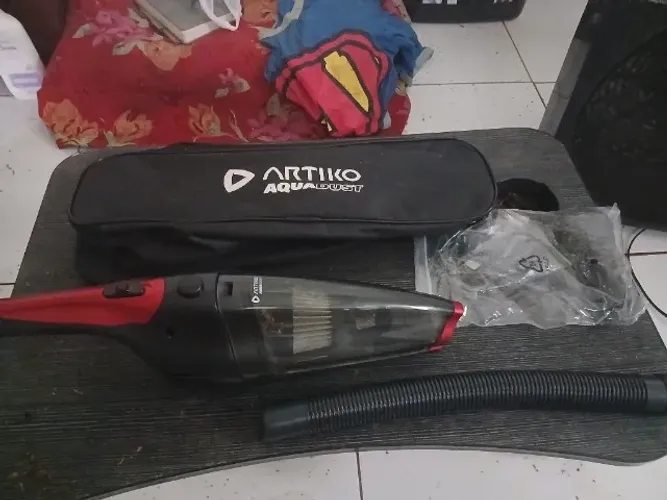 Aspirador de pó portátil de 240 pôr 110 reais. Semi novo
