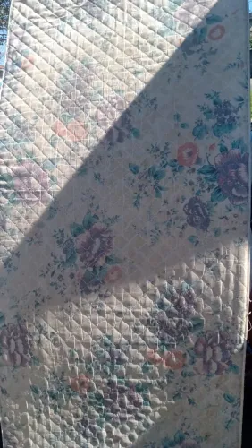 Colchão de solteiro de espuma usado