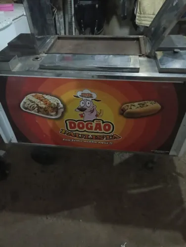 Carrinho de cachorro quente com chapa