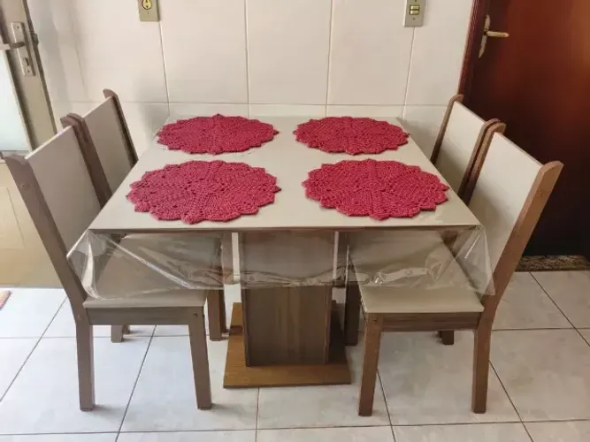 Conjunto Sala de Jantar Mesa Tampo de Madeira 4 Cadeiras Rustic/Crema/Sintético Bege Brian