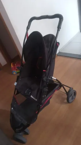 Carrinho de bebe e bicicleta