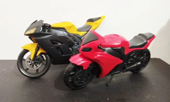 Lote Brinquedos Motos de Corrida Esportivas Grandes (Ideal p/bonecos, valor pelas duas).