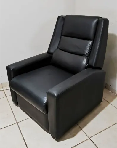 Poltrona Reclinável do Papai em Couro Sintético Preto - Excelente Estado