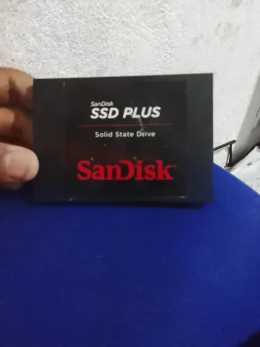 Vende-se 2 HDs e 2 ssds não sei se funciona