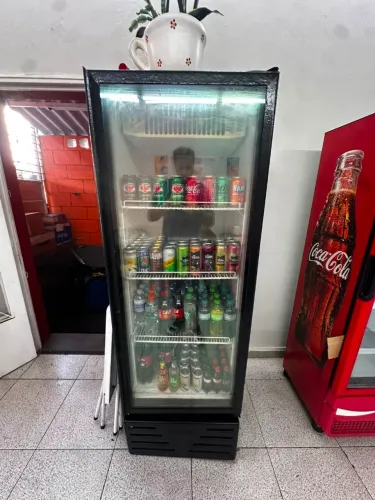 Cervejeira expositora