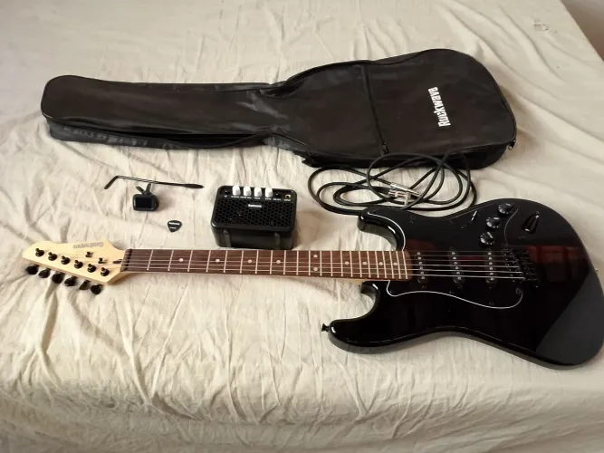 Vendo guitarra Rockwave , uma mês de uso