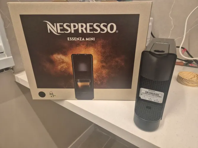 Cafeteira Nespresso Essenza Mini