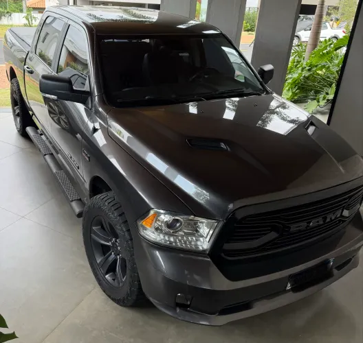 Ram Classic Laramie Night Edition 5.7 V8 16V Gasolina 4X4 Aut. 2022