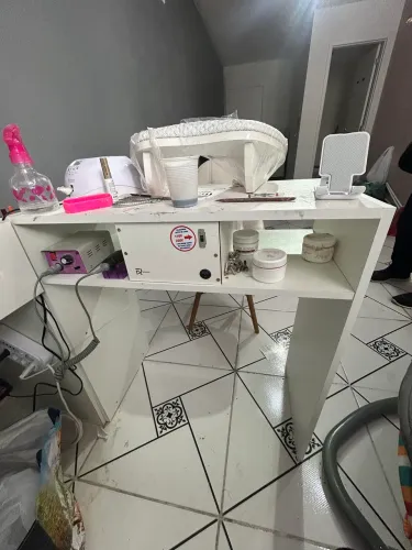 Mesa de manicure. Nails designer. Com sugar