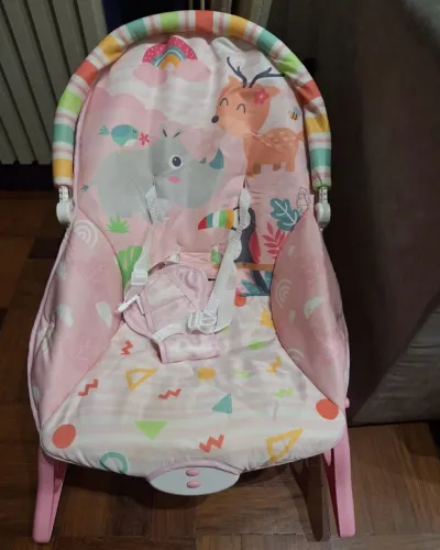 Cadeira com vibração e música para bebê