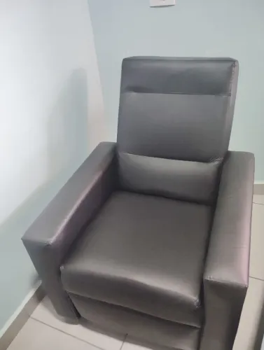 Poltrona de couro reclinável