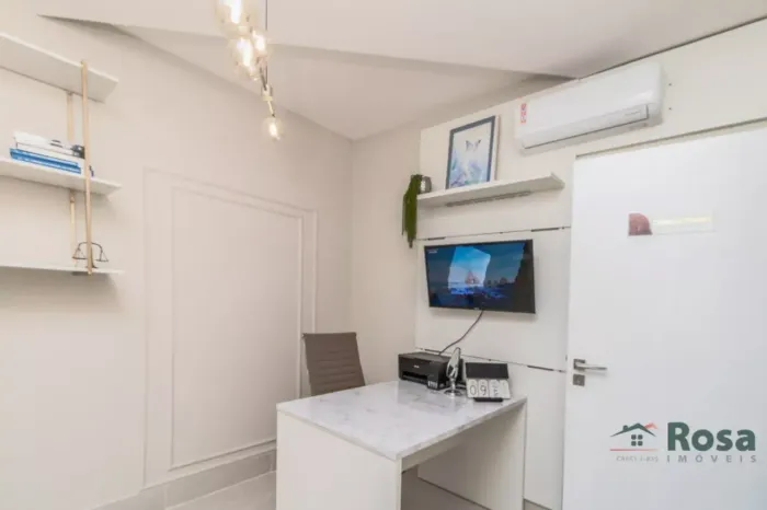 Sala Comercial semimobiliada para Aluguel e Venda, com 5 ambientes, localizado na Av. Isaq