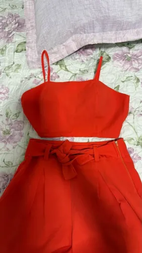 conjunto de roupa feminina
