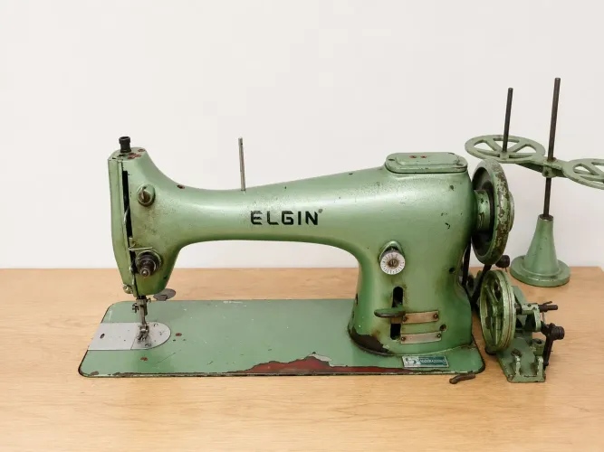 Máquina de Costura Industrial Elgin Completa - Pronta para Uso!