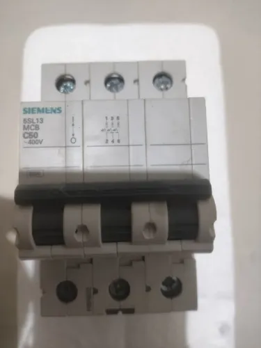 Disjuntor tripolar 50a SIEMENS