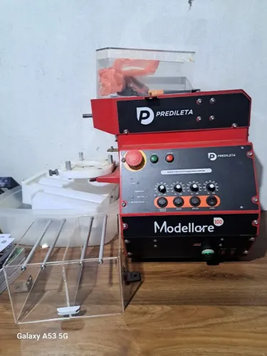 Máquina modeladora Modellare