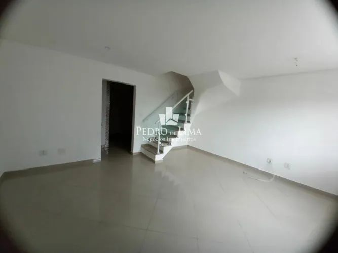 Sobrado em condomínio com 3 dormitórios sendo uma suíte e 2 Vagas na Penha