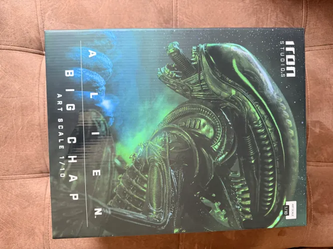 Estatua alien iron 1/10
