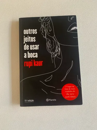 Livro Outros Jeitos de Usar a Boca - Rupi Kaur | Seminovo