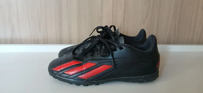 Chuteira Adidas - Tam. 31