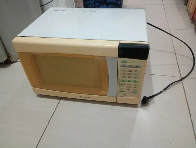 Microondas Eletrolux grande