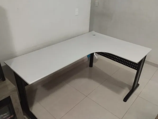 Mesa de escritório ótimo estado.