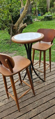 Banqueta / duas cadeira