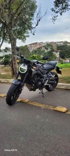 Vendo CB 650 R  (a mais nova do Brasil )