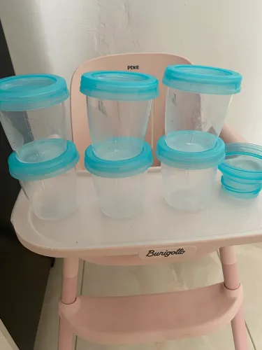 Potes para armazenar leite e alimentos 