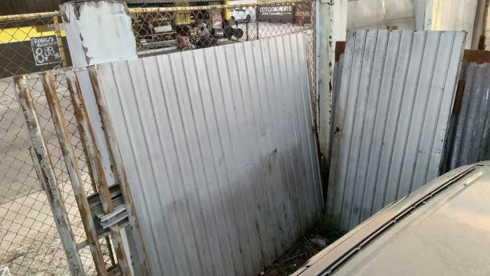 Portão de chapa de ferro de abrir 3,60×2m