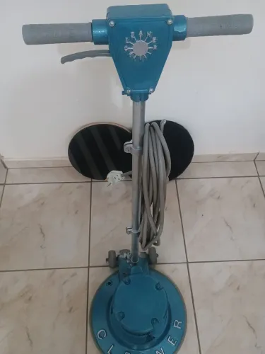 Enceradeira e Lavadora de Pisos Marca Cleaner