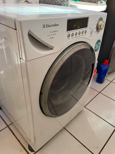 Lava e Seca Electrolux 9kg 220V - usada