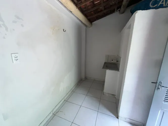 Imóvel para aluguel possui 30 metros quadrados com 1 quarto em Montese - Fortaleza - CE